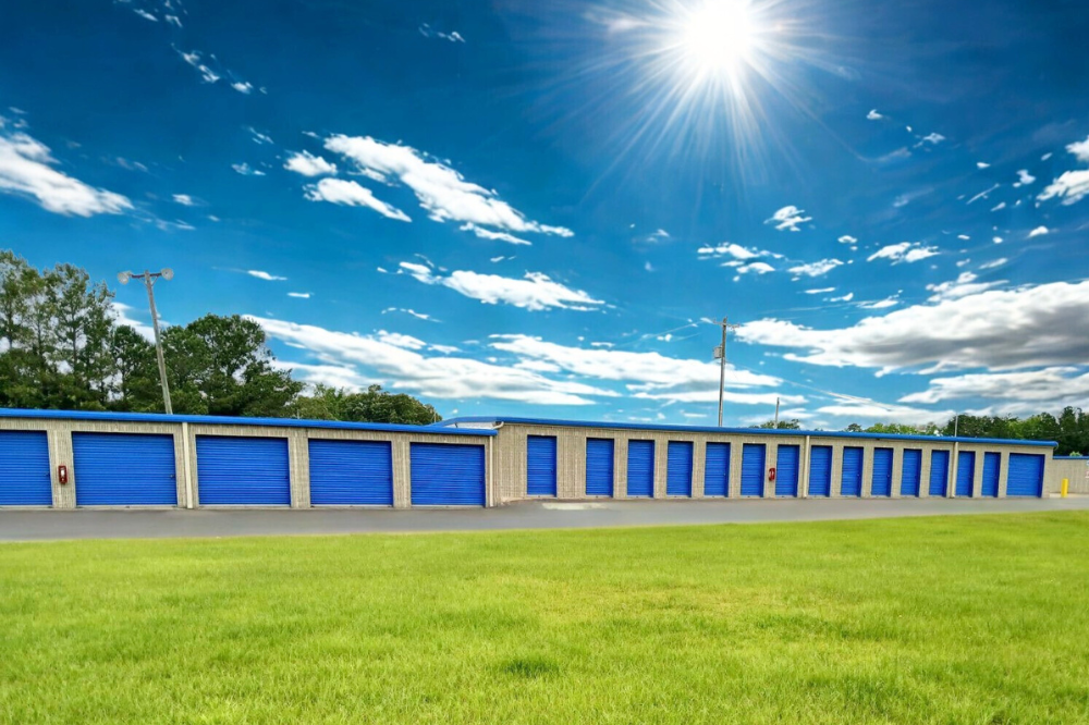 Self storage with drive-up access Linden NC